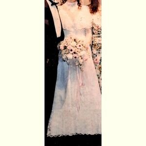 Vintage Ivory Lace Wedding Dress High Neck Long Sleeve Victorian Bridal Gown